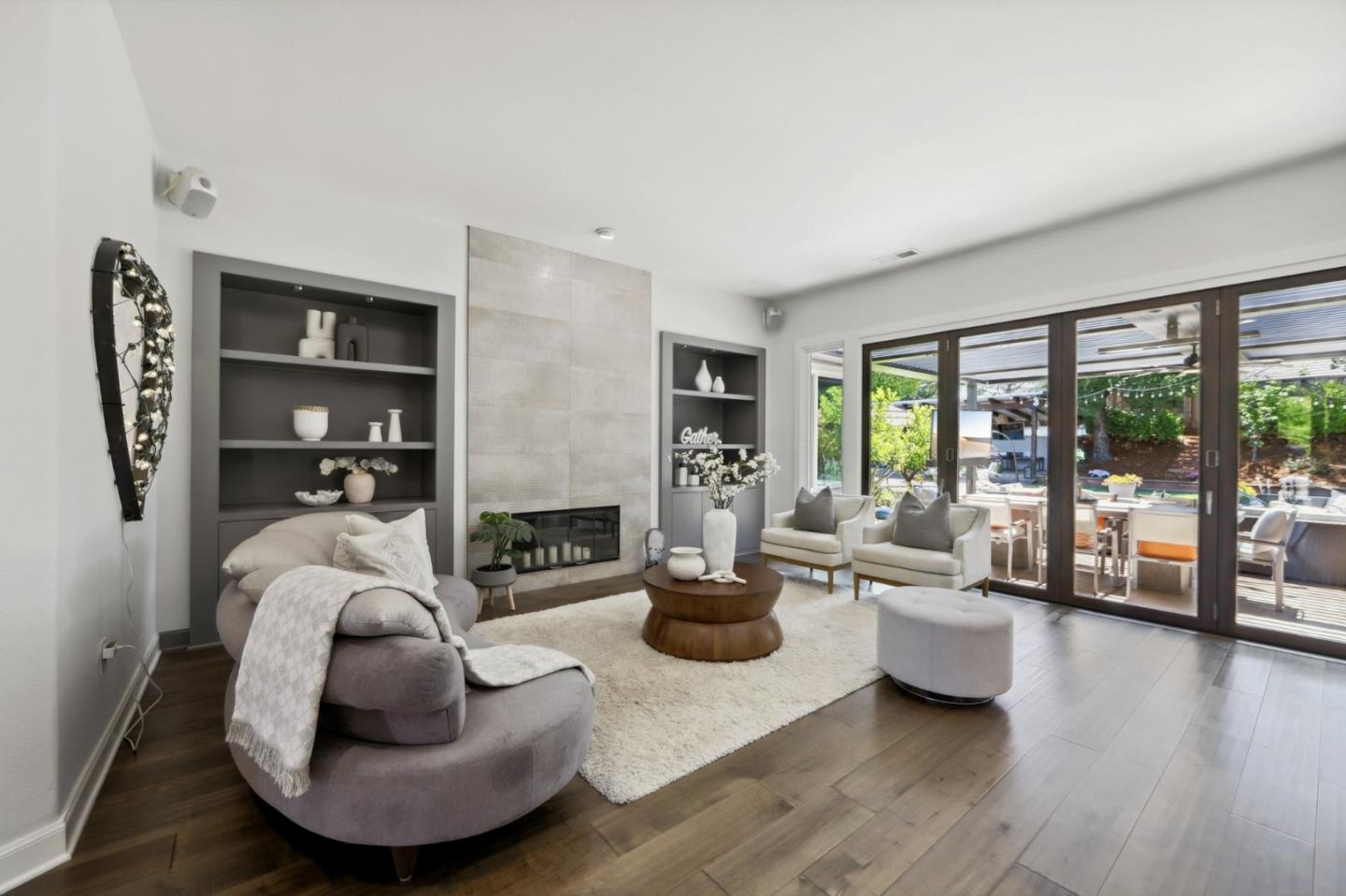 2212 Canyon Cliff CT