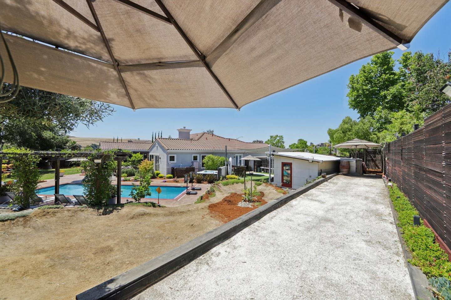 2212 Canyon Cliff CT