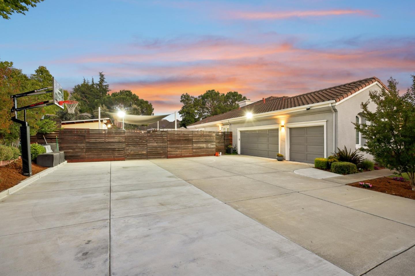 2212 Canyon Cliff CT