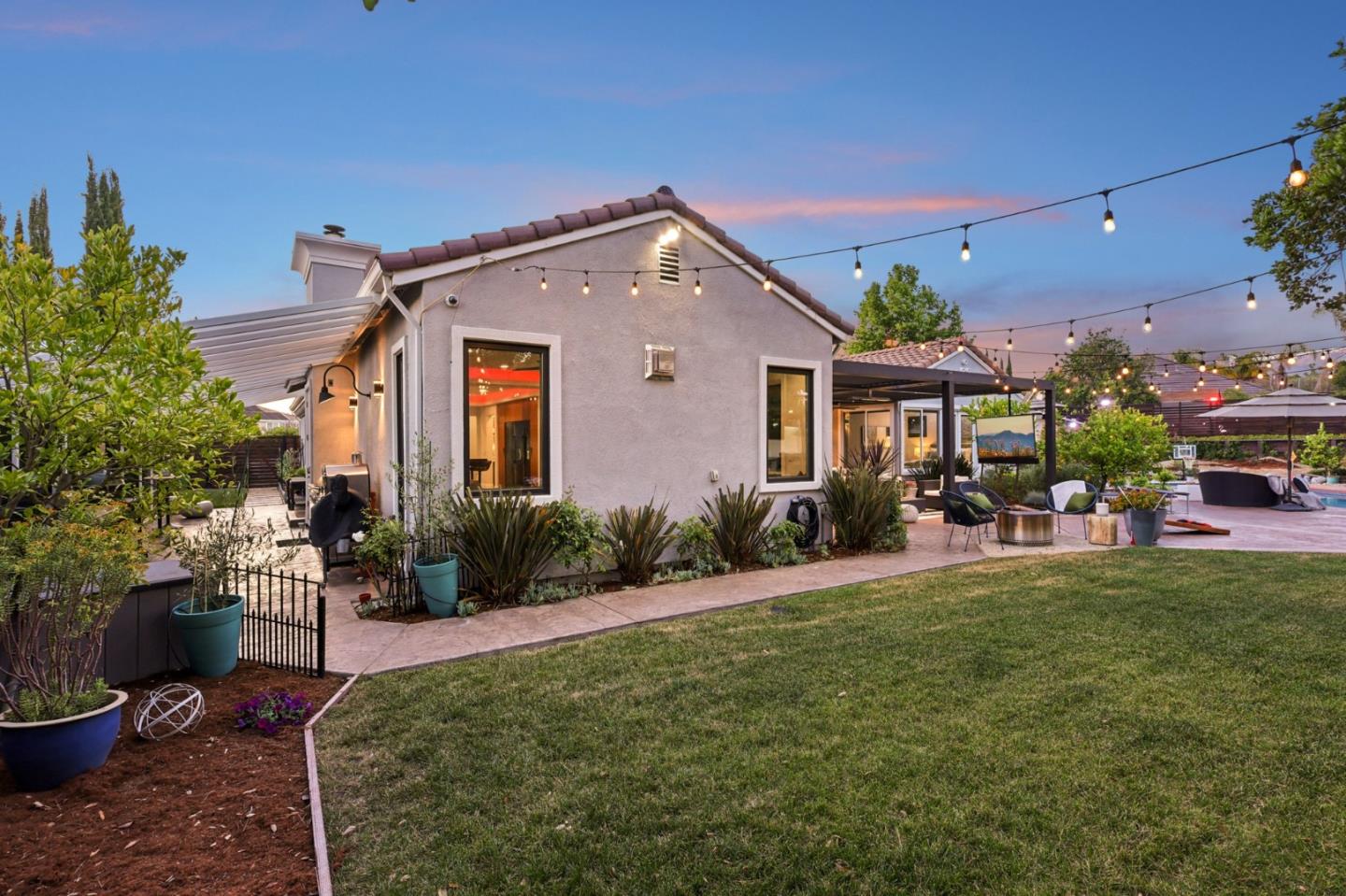 2212 Canyon Cliff CT