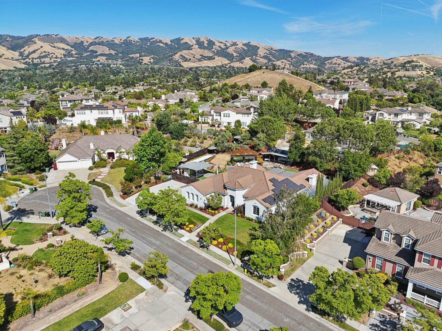 2212 Canyon Cliff CT