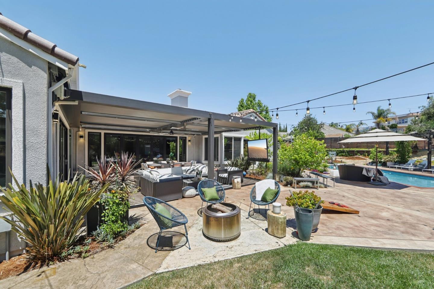 2212 Canyon Cliff CT