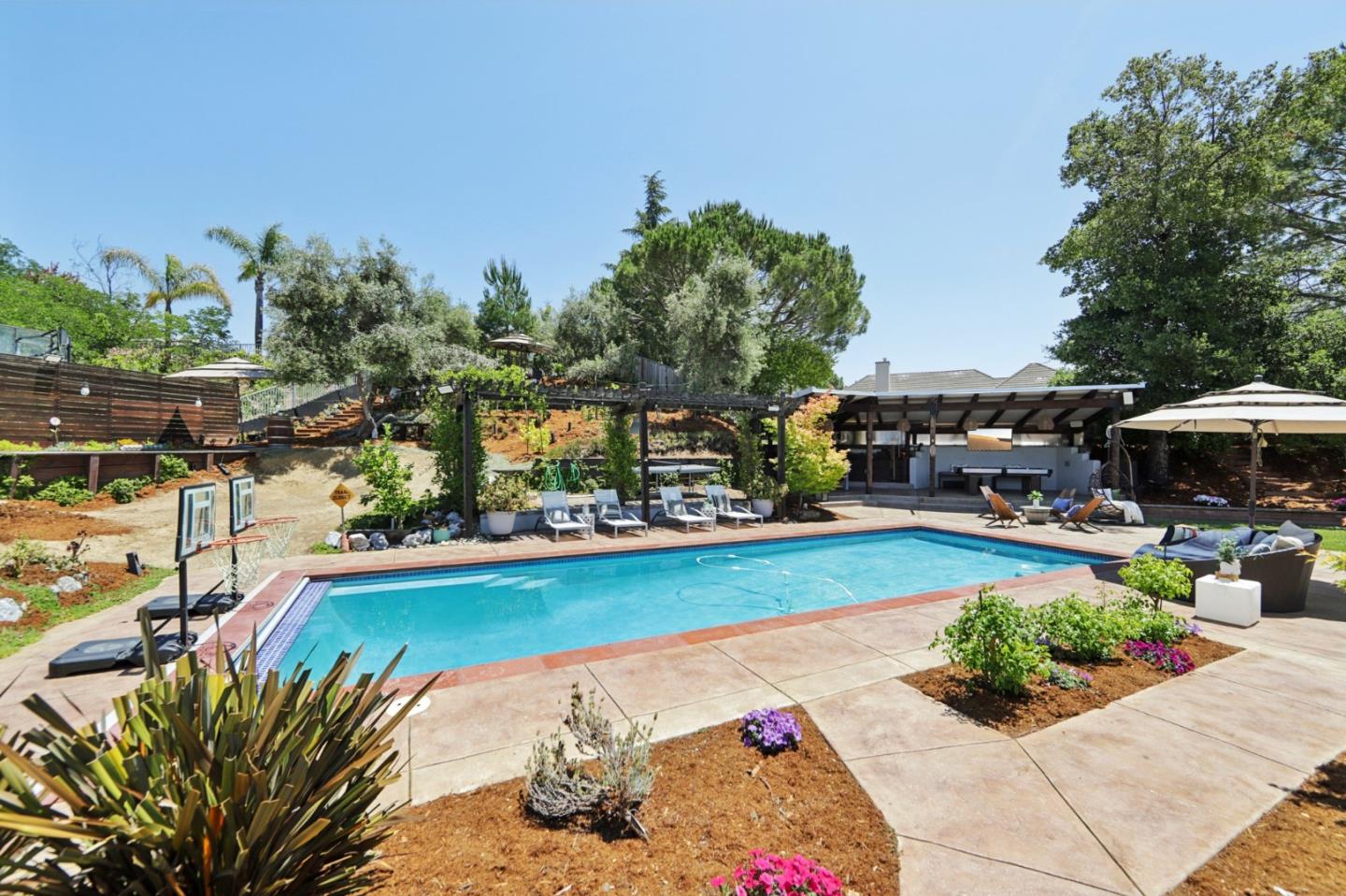 2212 Canyon Cliff CT