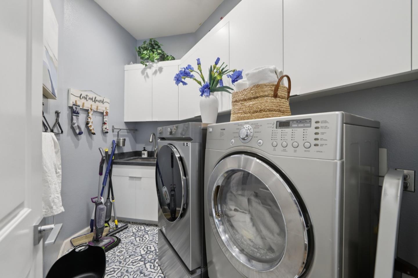 2212 Canyon Cliff CT