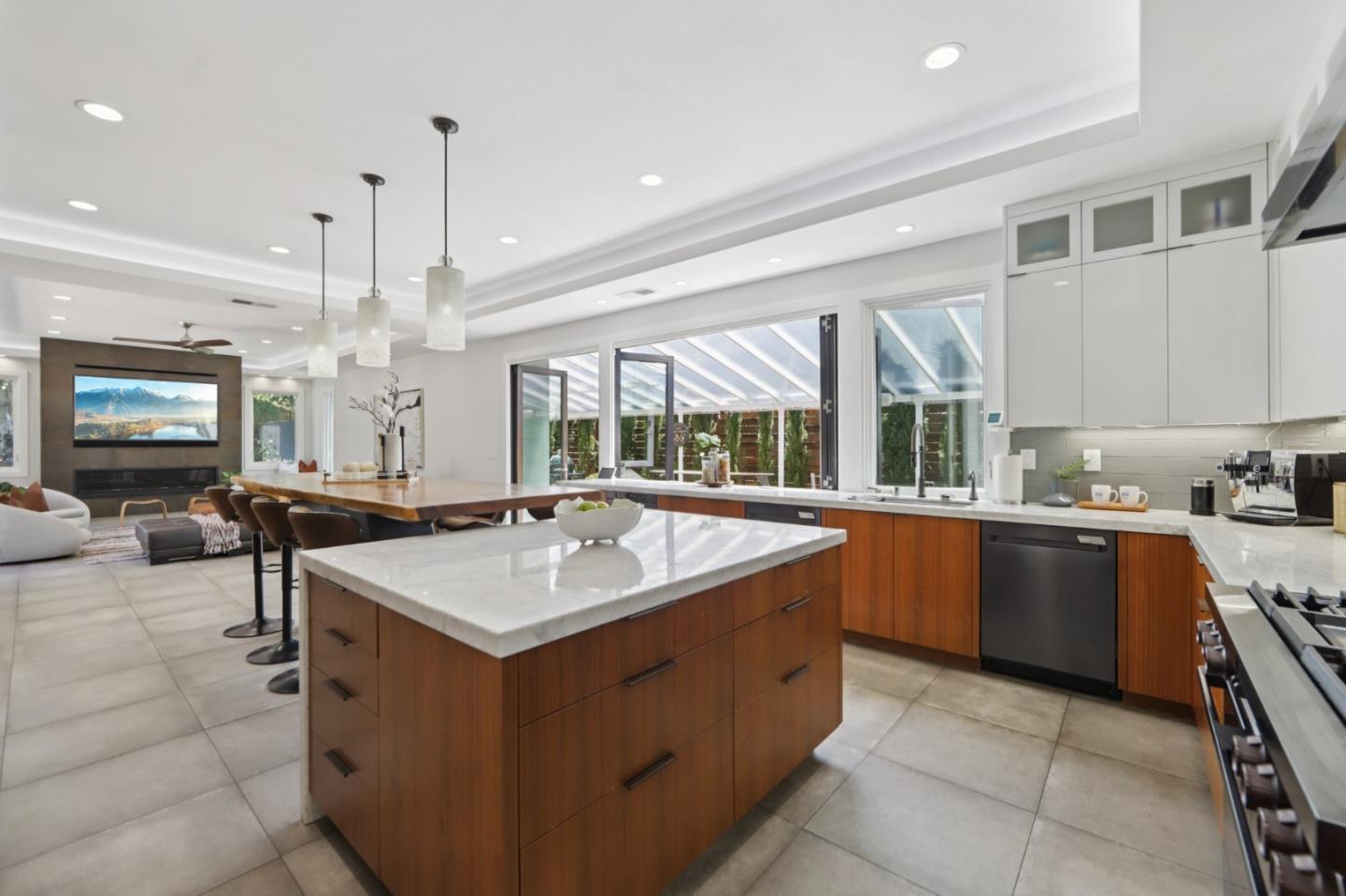 2212 Canyon Cliff CT