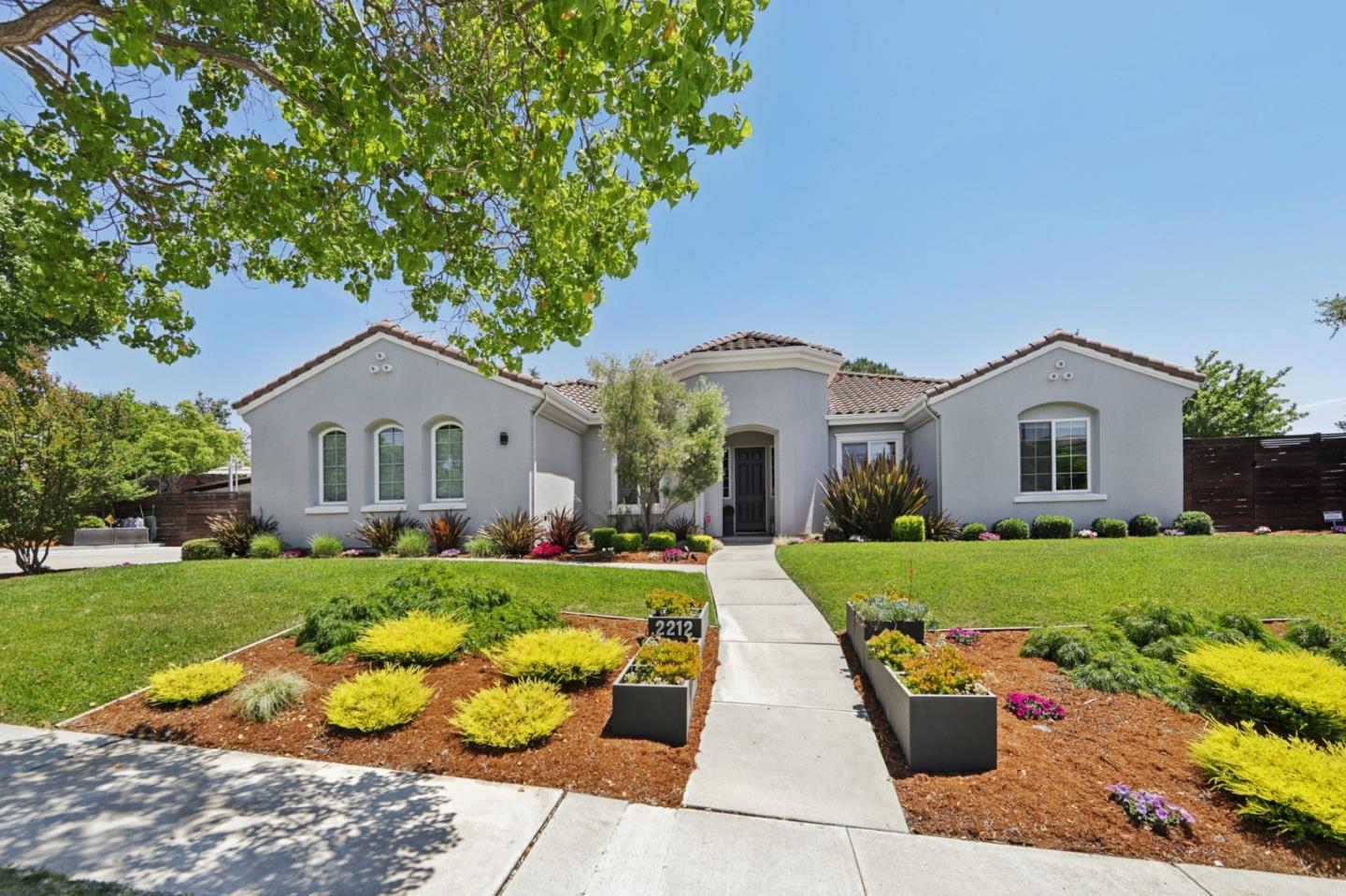 2212 Canyon Cliff CT