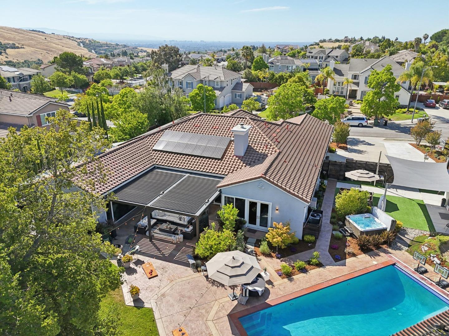 2212 Canyon Cliff CT