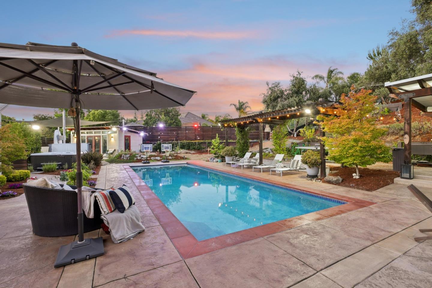 2212 Canyon Cliff CT