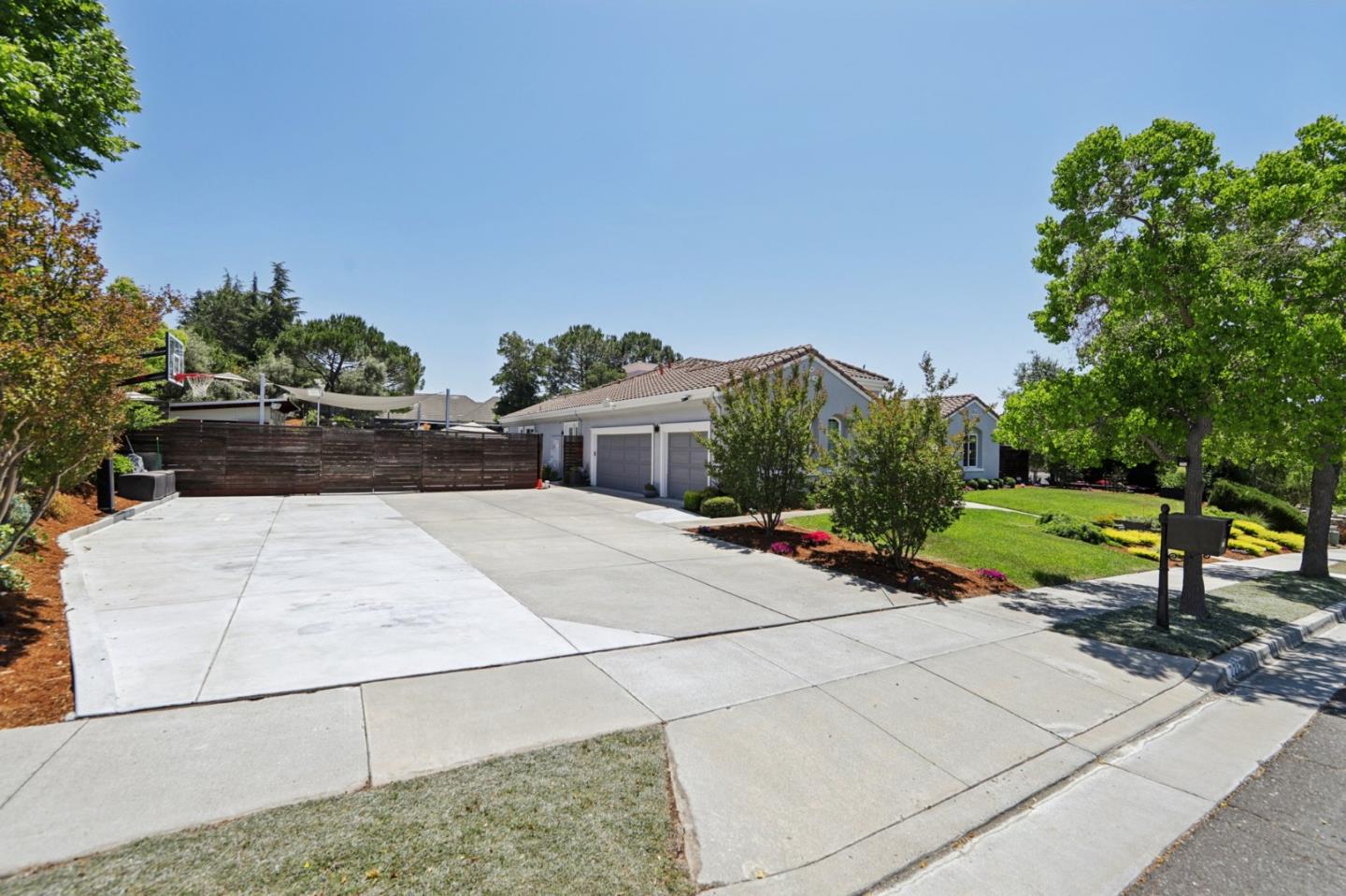 2212 Canyon Cliff CT