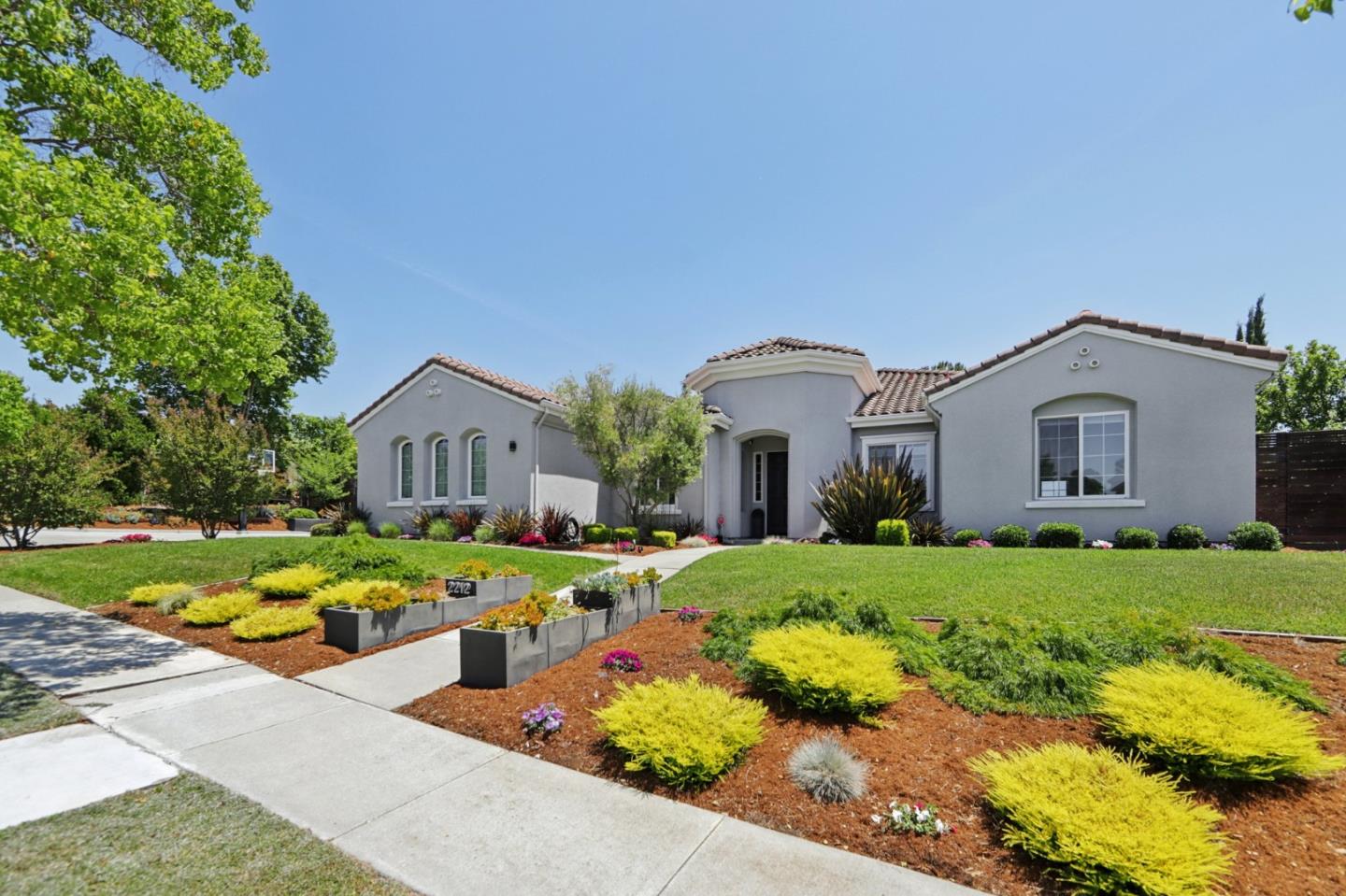 2212 Canyon Cliff CT