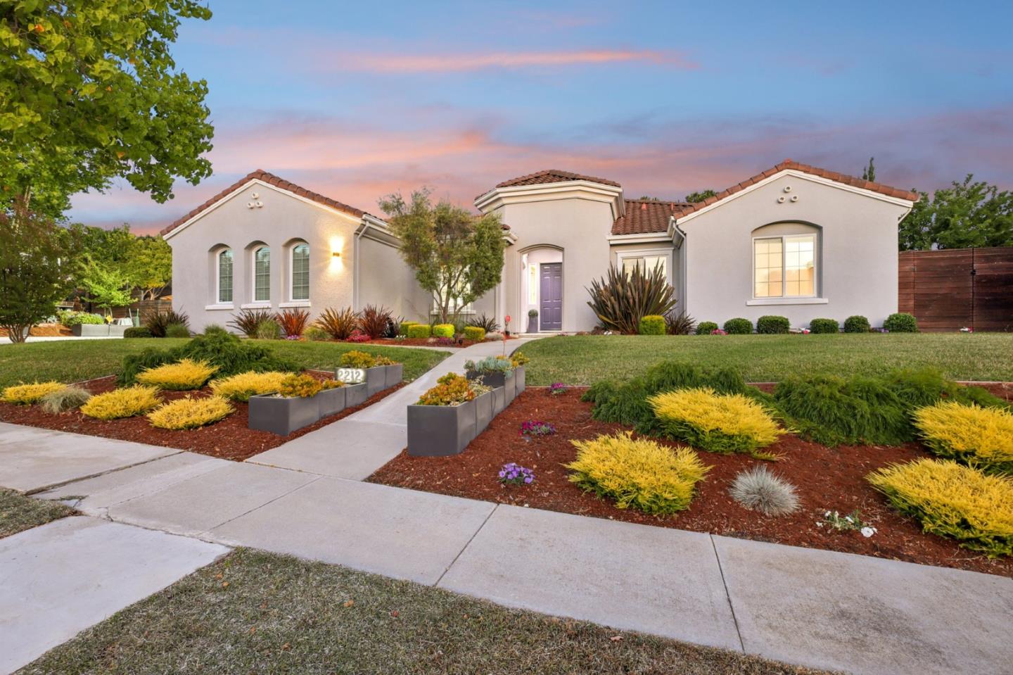 2212 Canyon Cliff CT