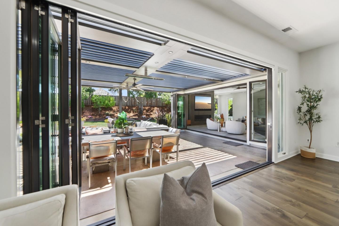 2212 Canyon Cliff CT