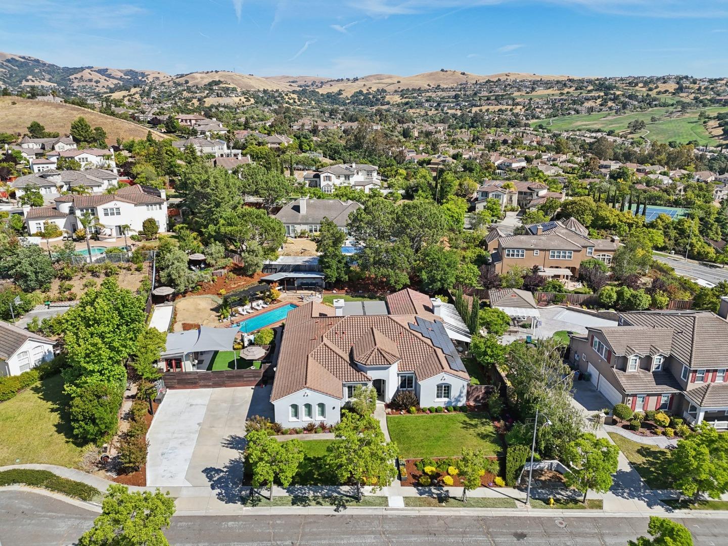 2212 Canyon Cliff CT