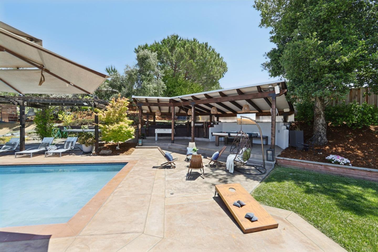 2212 Canyon Cliff CT