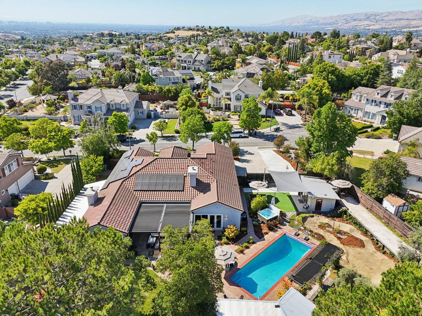 2212 Canyon Cliff CT