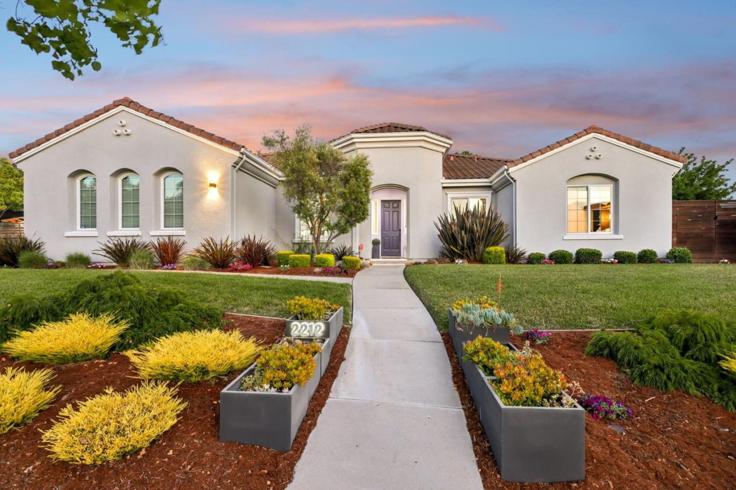 2212 Canyon Cliff CT