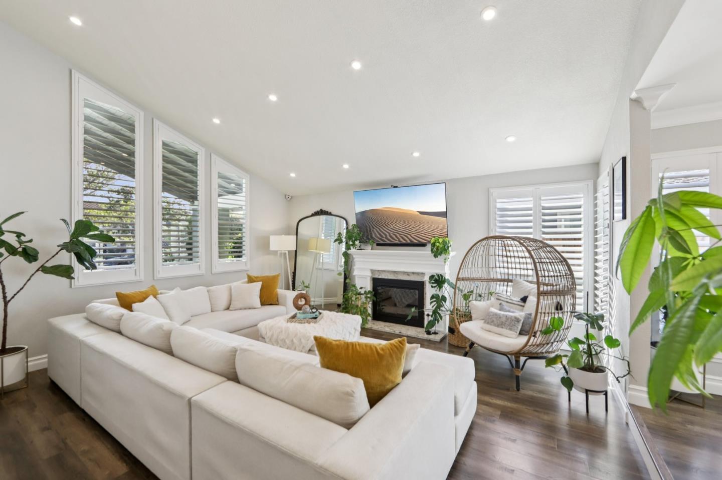 1672 Coraltree PL