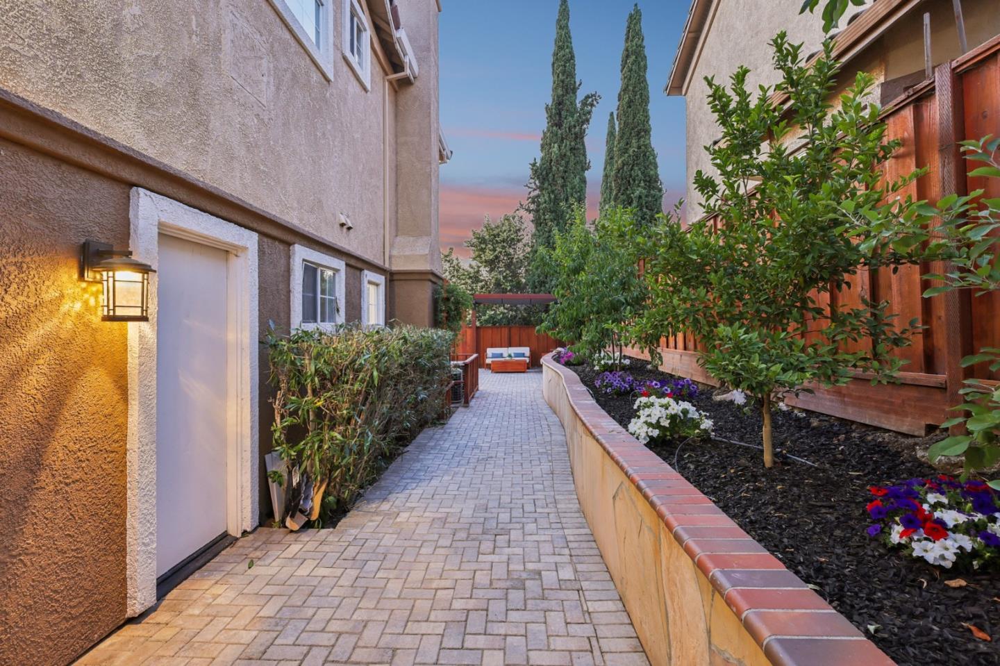3789 Ashridge Lane