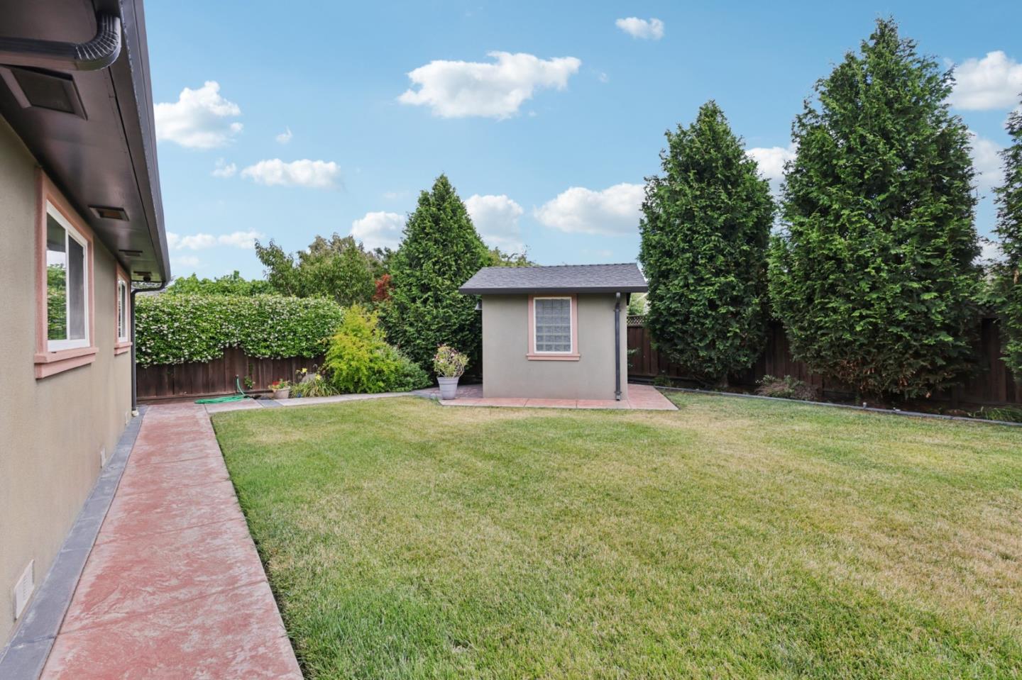 37987 Alta Drive
