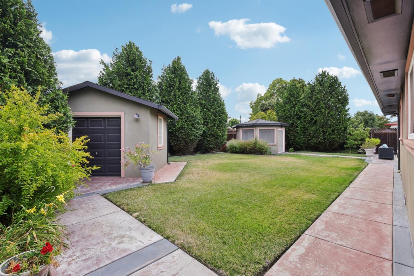 37987 Alta Drive