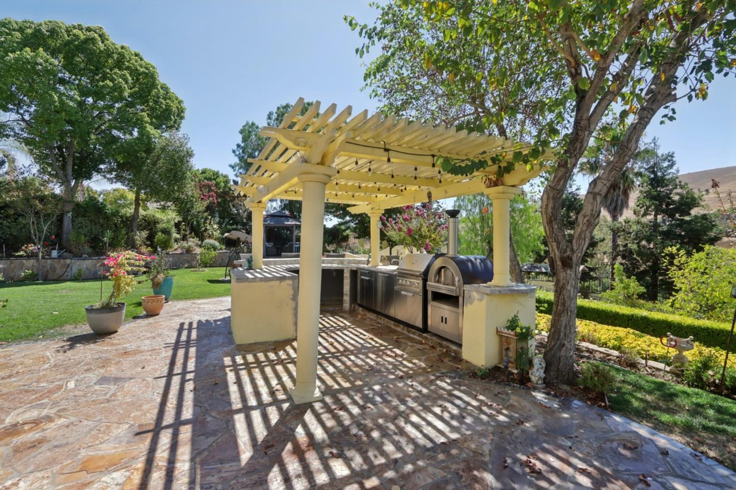 2180 Bellington Court