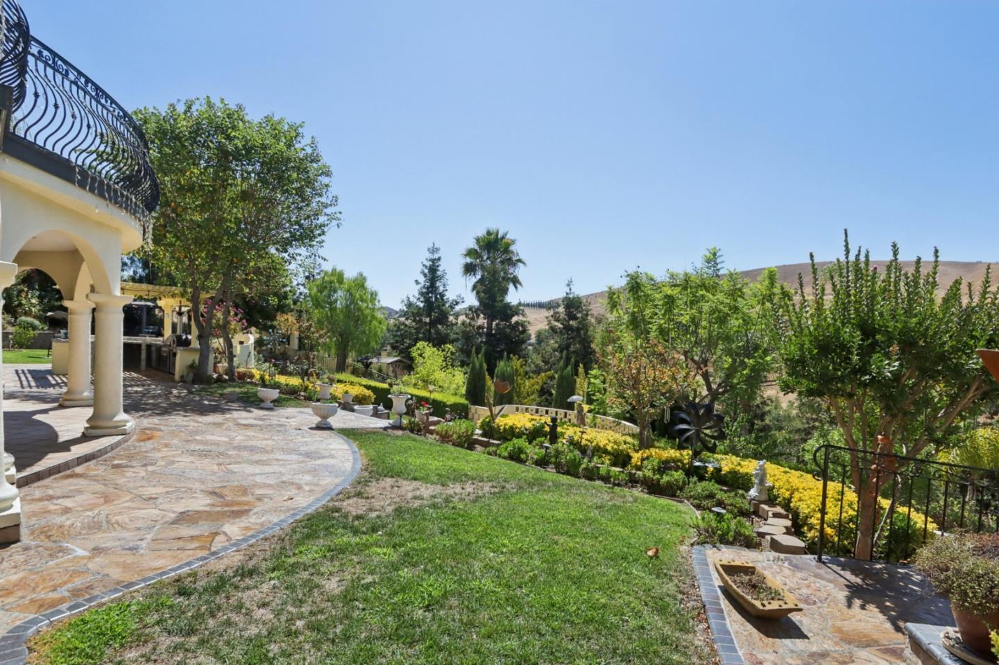 2180 Bellington Court