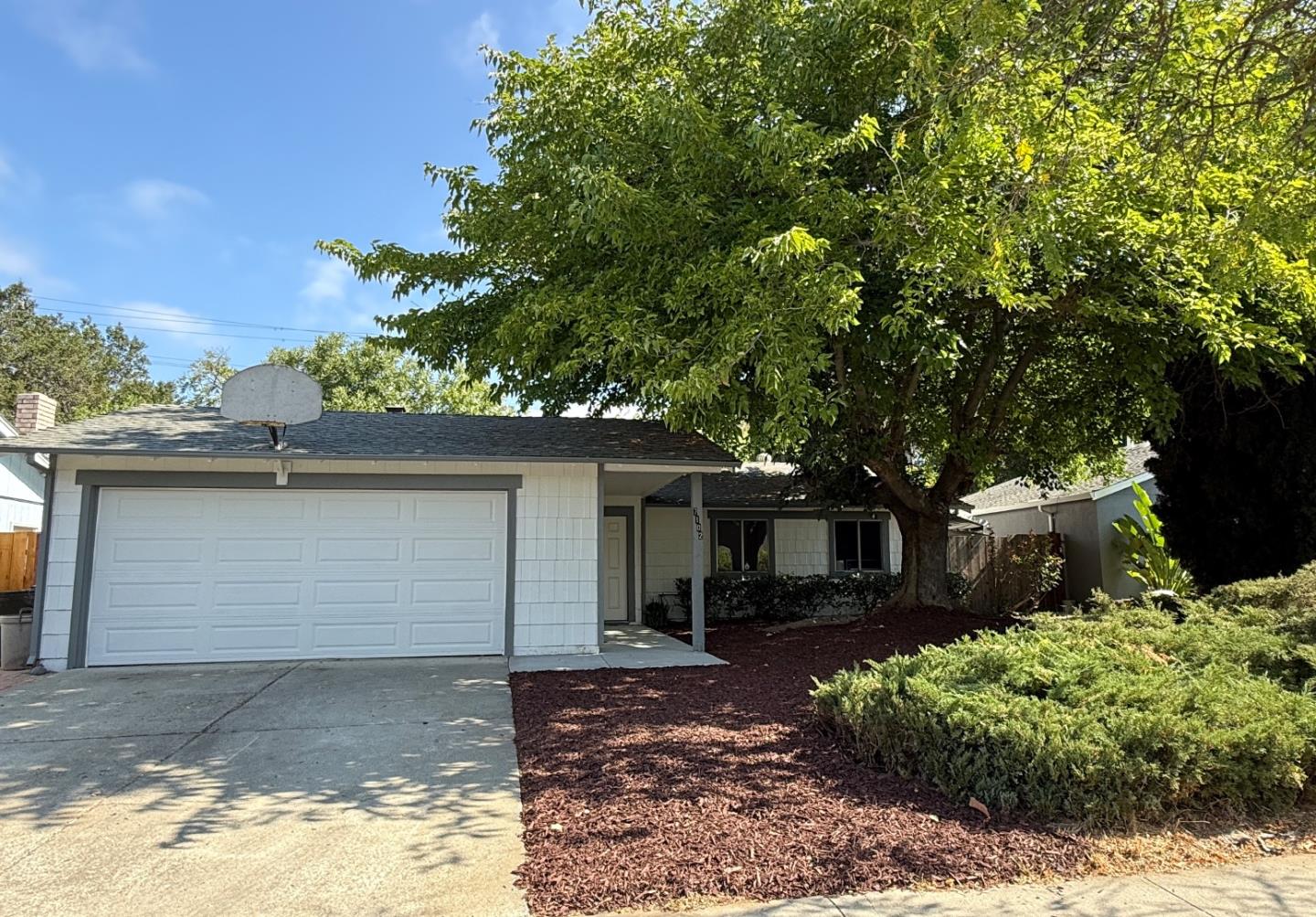 7102 Avenida Rotella