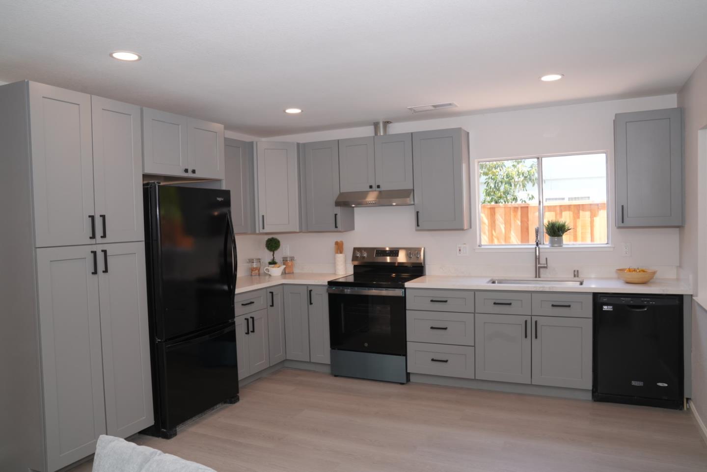 7102 Avenida Rotella