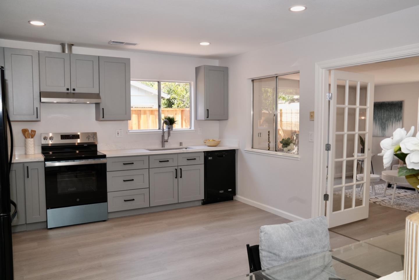 7102 Avenida Rotella