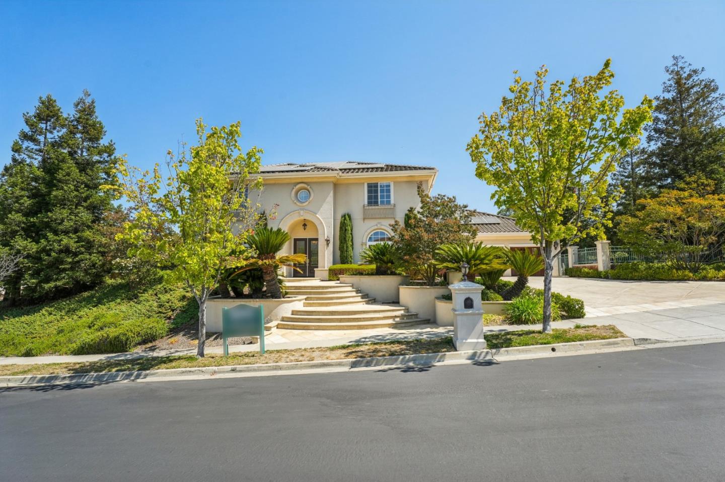 5142 Eastbourne Drive
