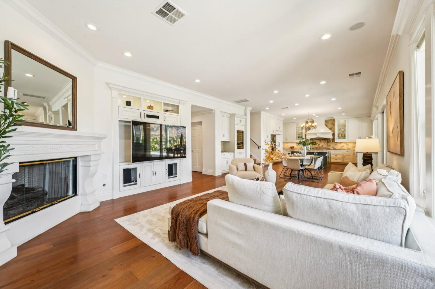 5142 Eastbourne Drive