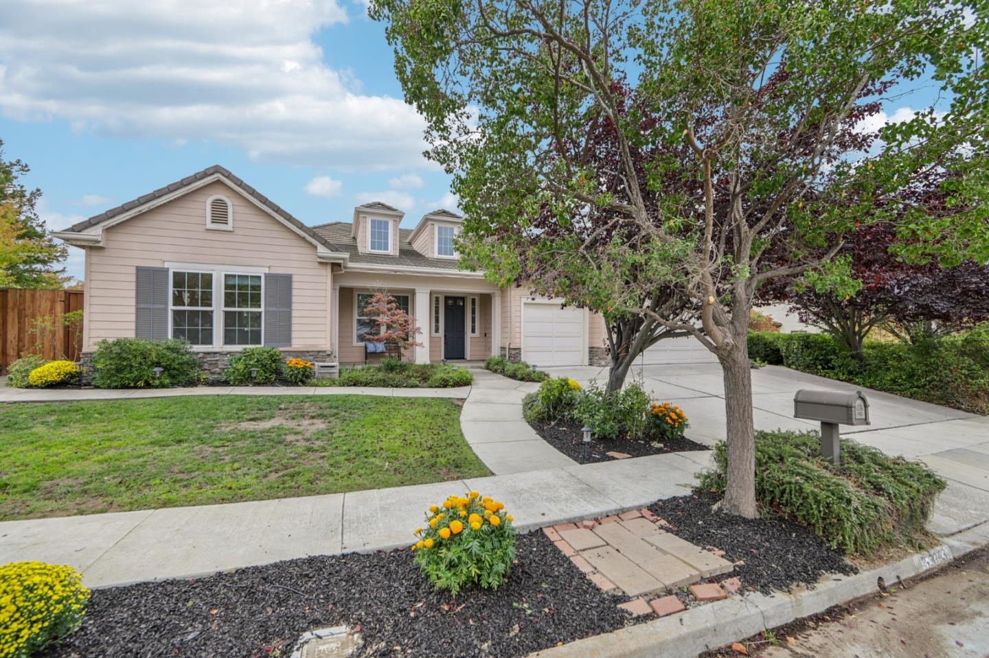 5333 Laurel Canyon Drive