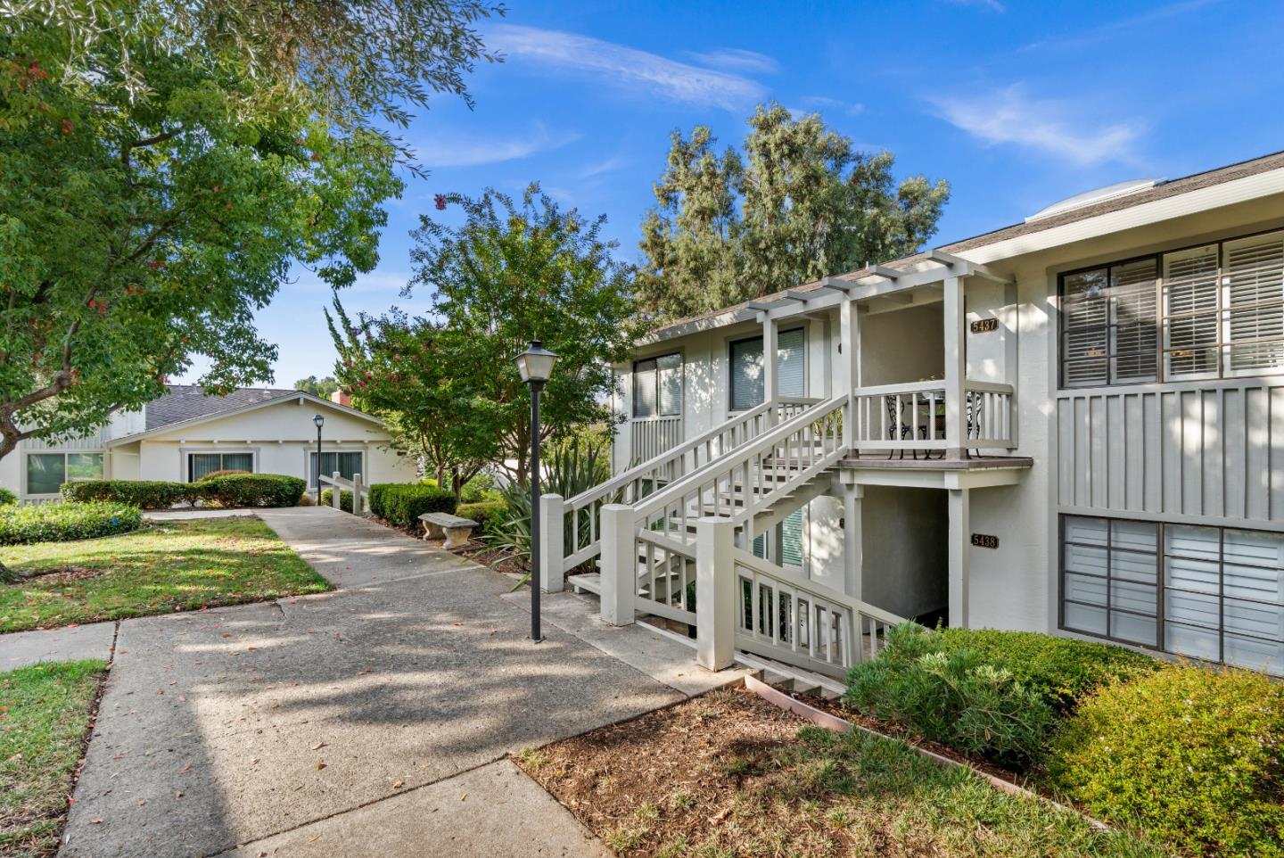 5437 Cribari Green