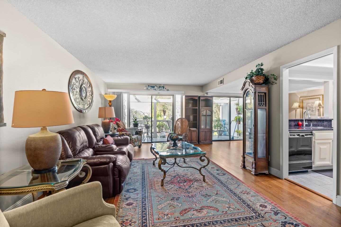 5437 Cribari Green