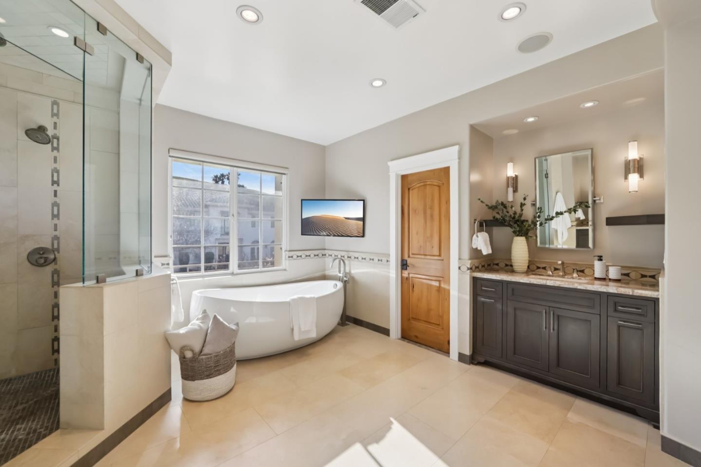 5106 Eastbourne Drive