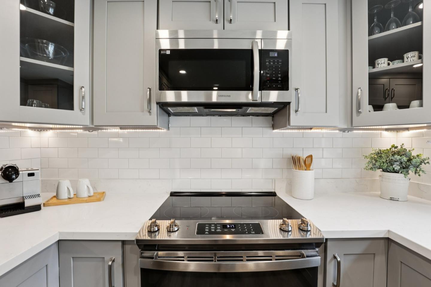 2890 Buena Crest Court