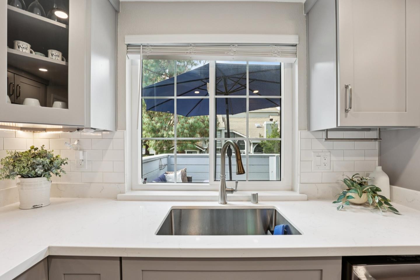 2890 Buena Crest Court