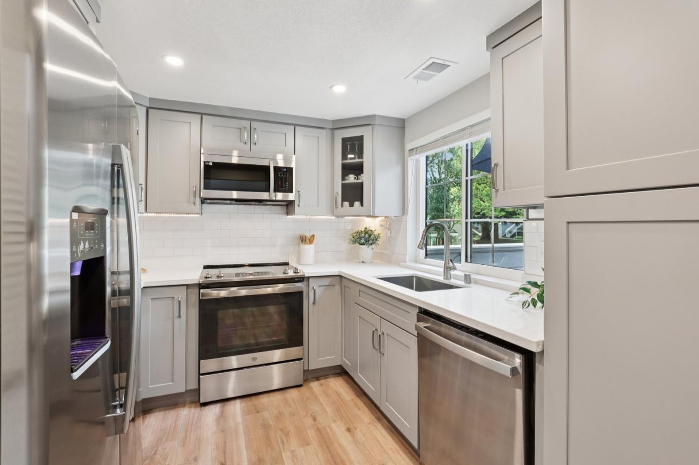 2890 Buena Crest Court