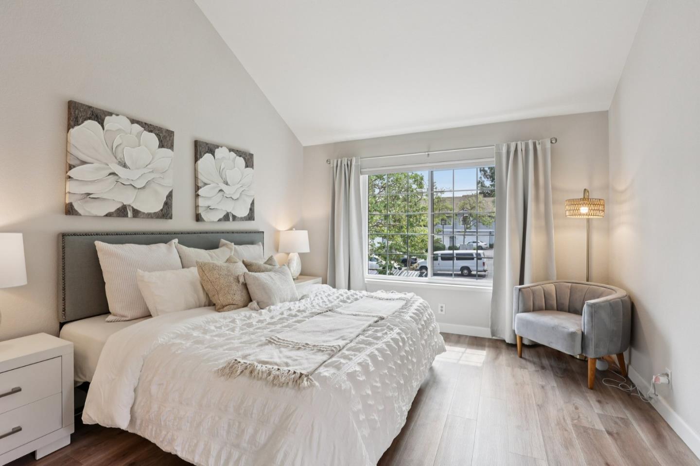 2890 Buena Crest Court