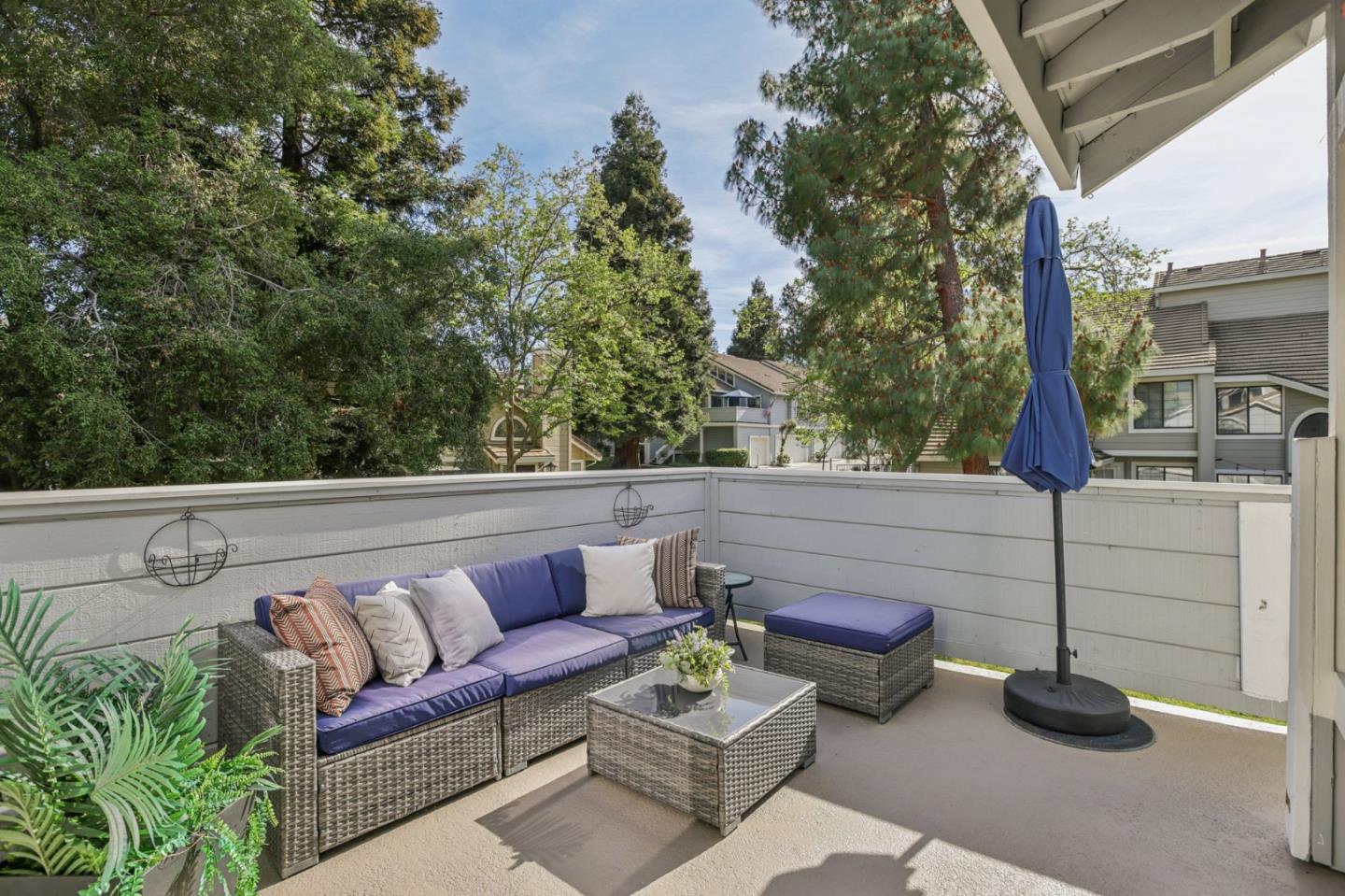 2890 Buena Crest Court