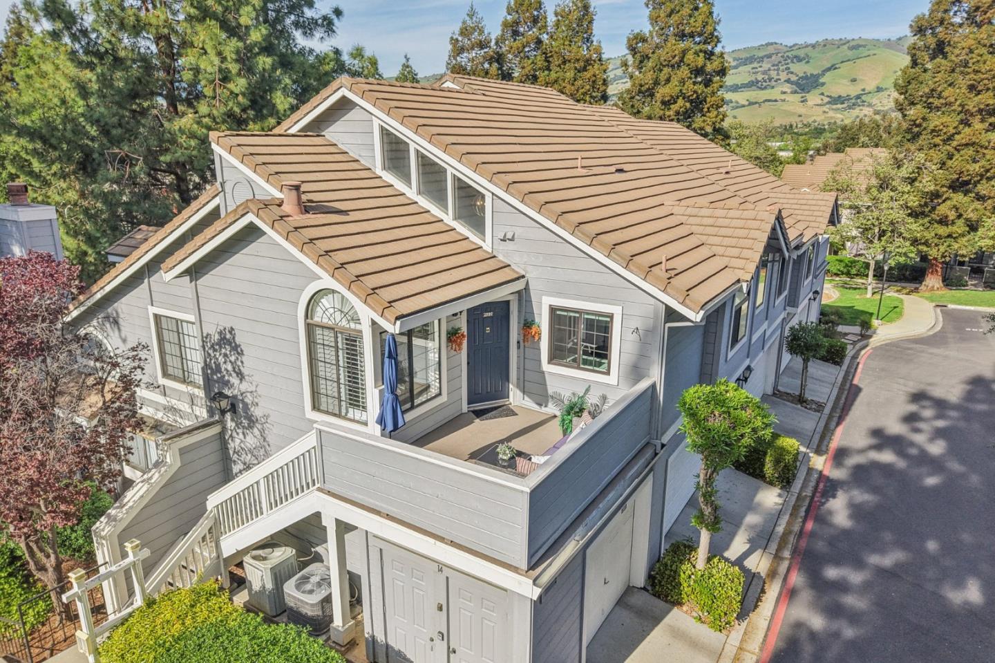 2890 Buena Crest Court