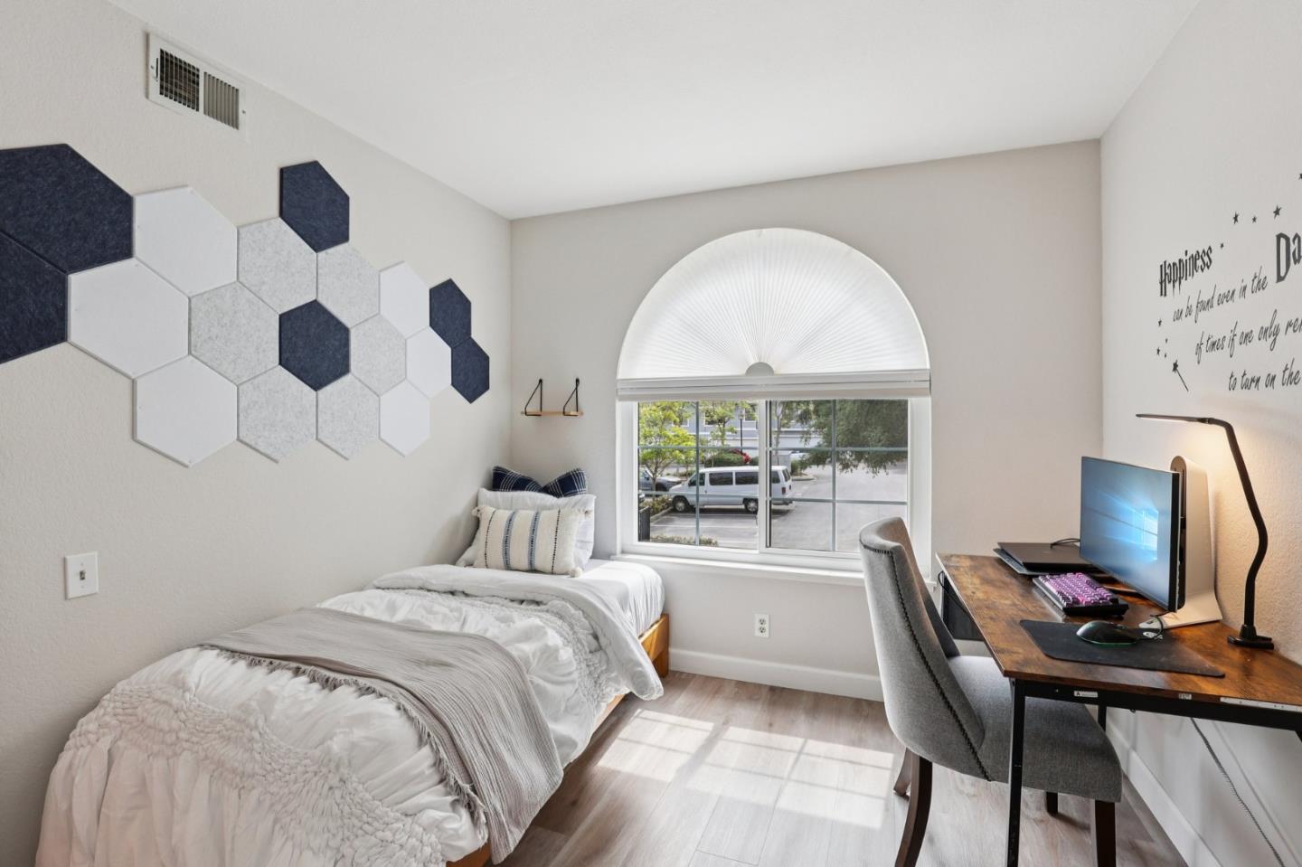 2890 Buena Crest Court