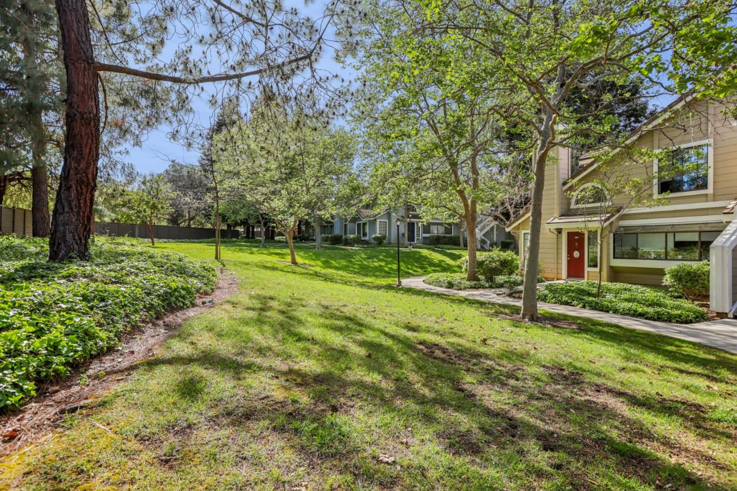 2890 Buena Crest Court