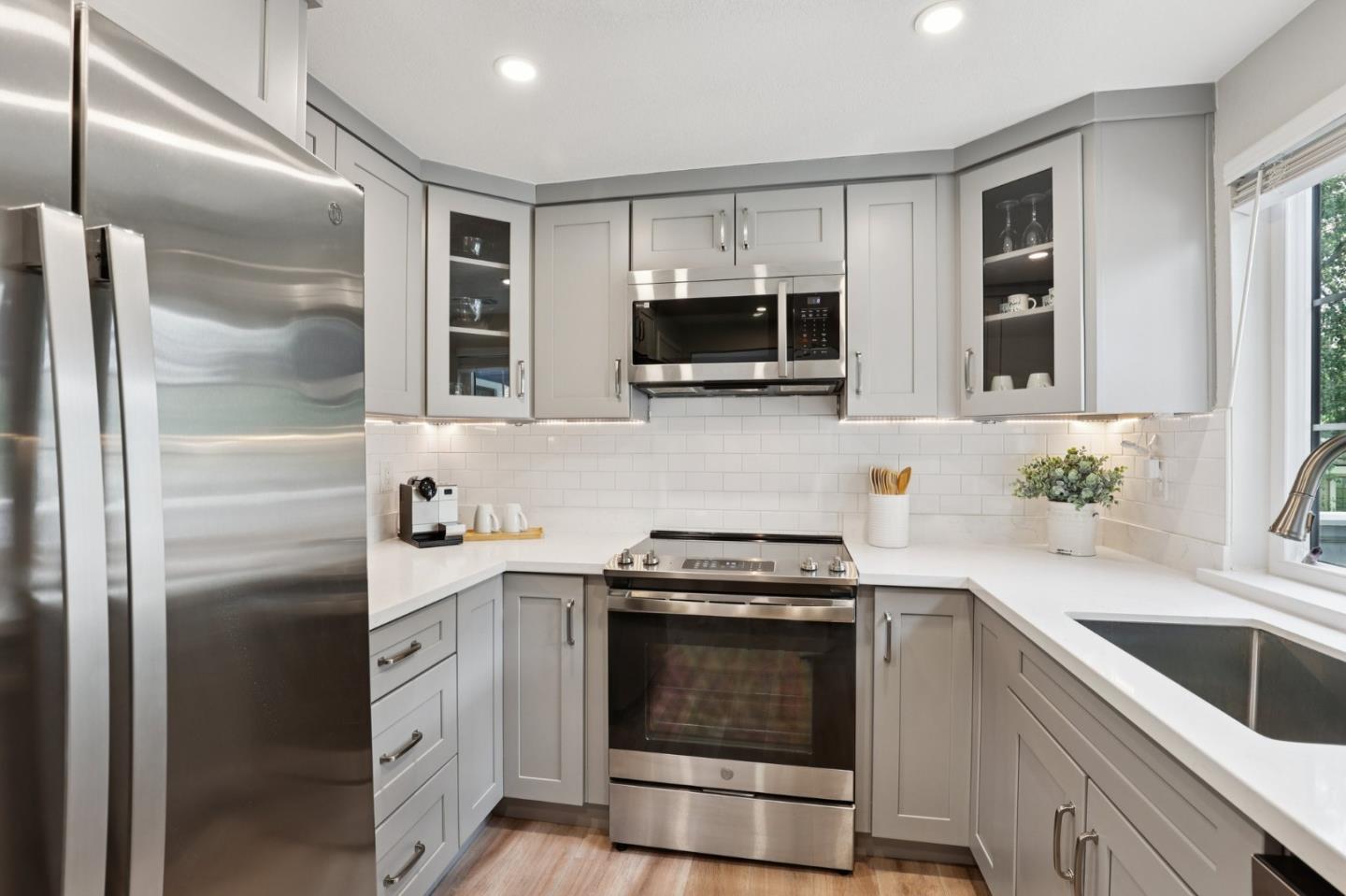 2890 Buena Crest Court