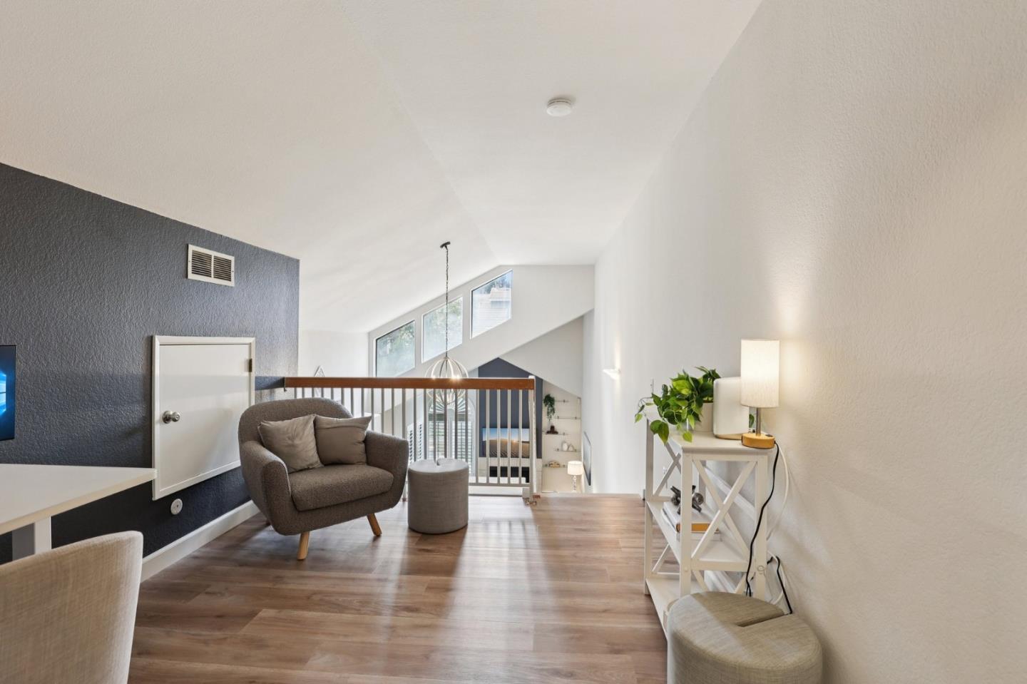 2890 Buena Crest Court