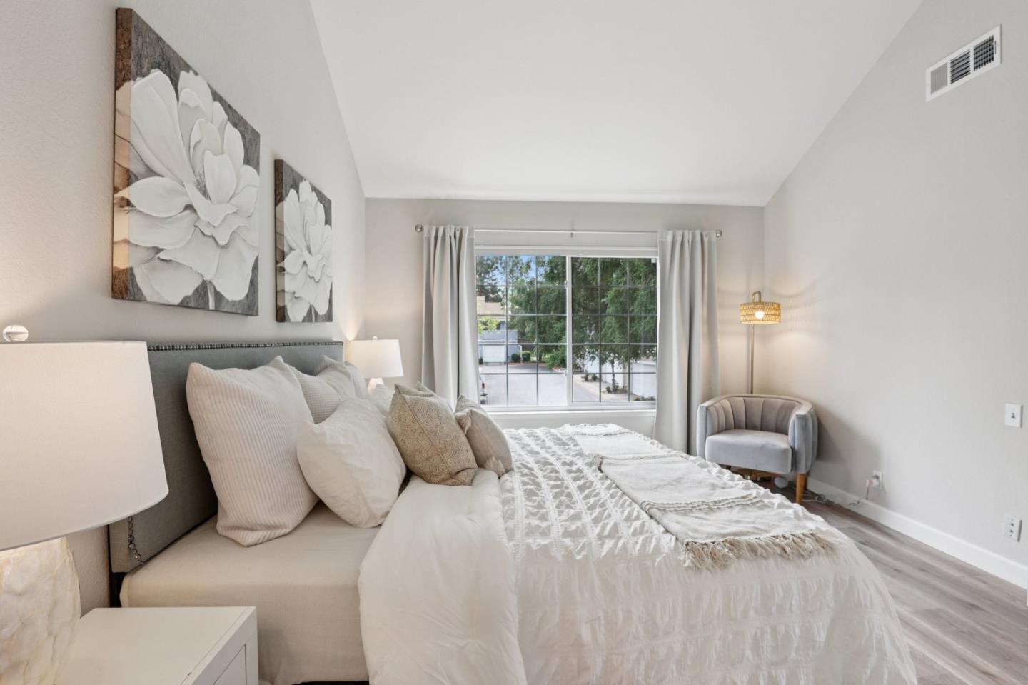 2890 Buena Crest Court