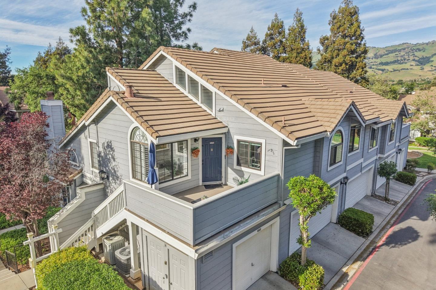 2890 Buena Crest Court