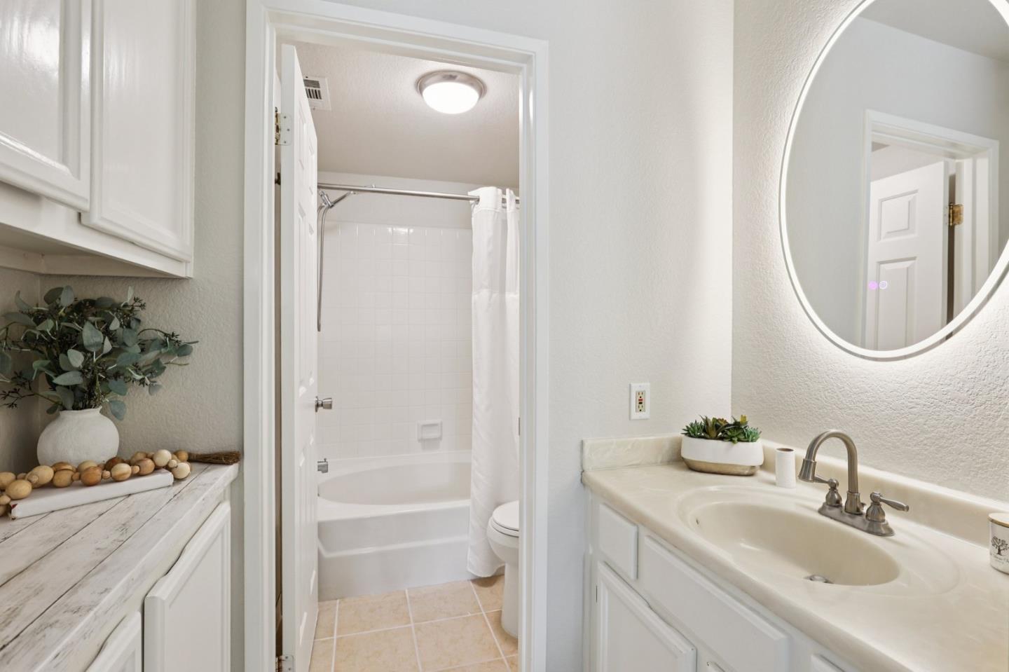 2890 Buena Crest Court