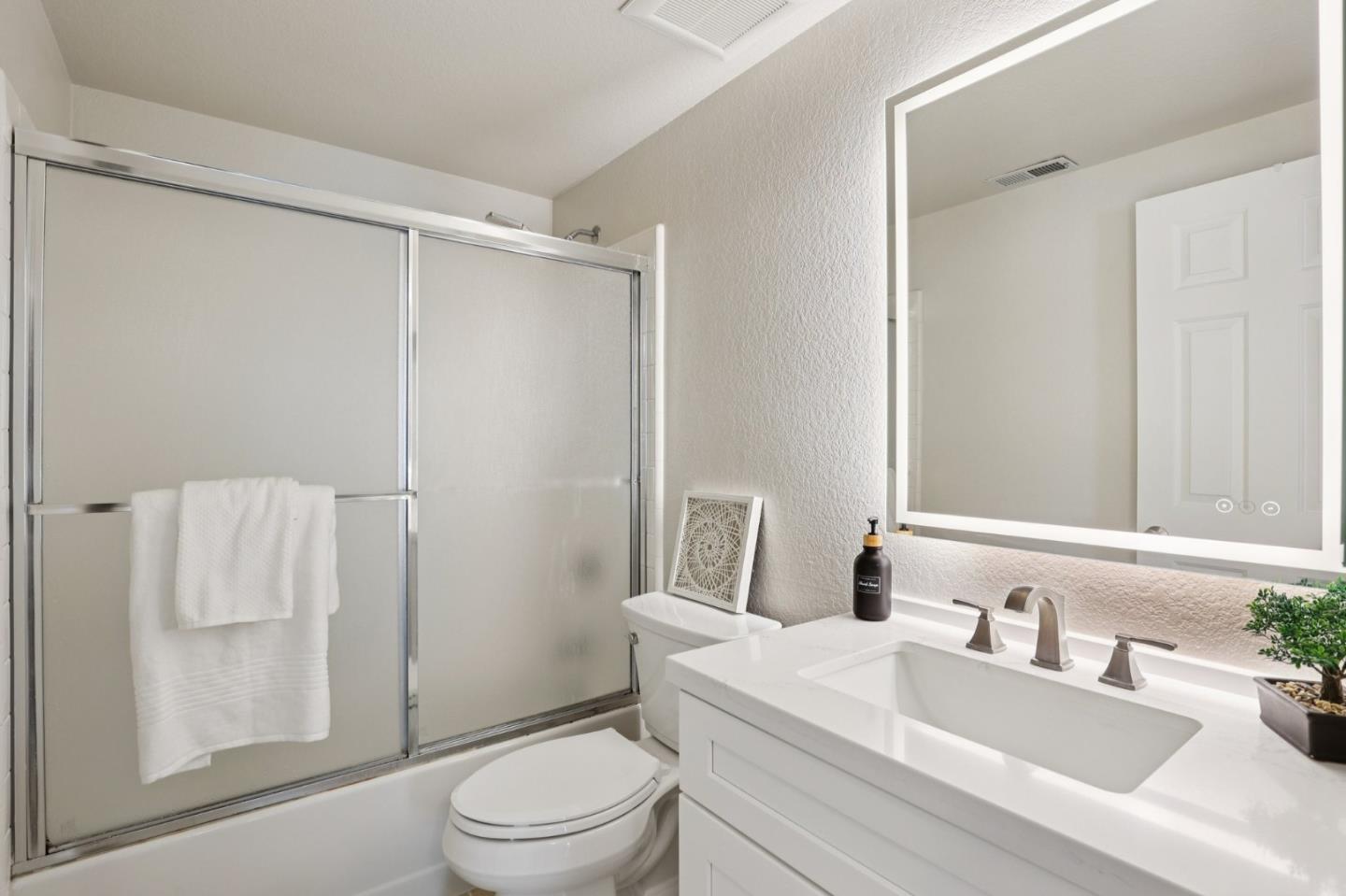 2890 Buena Crest Court