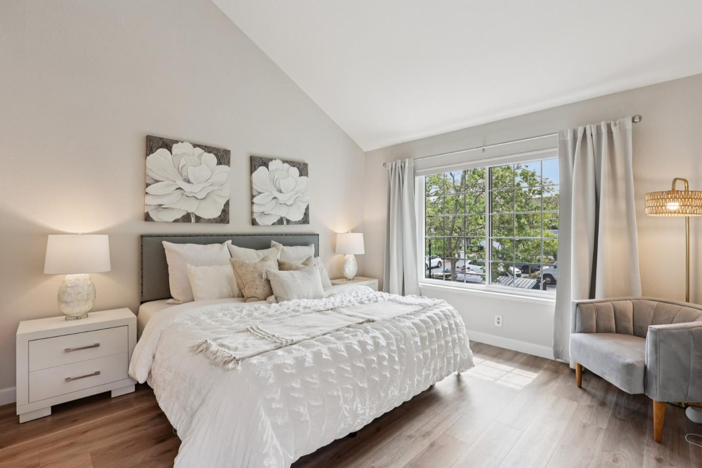 2890 Buena Crest Court